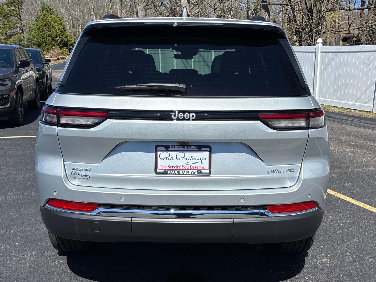 2025 Jeep Grand Cherokee Limited photo 3