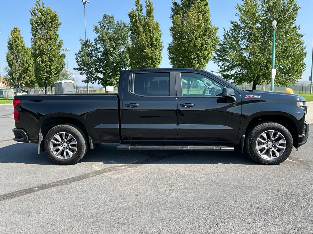 2021 Chevrolet Silverado 1500 RST photo 2