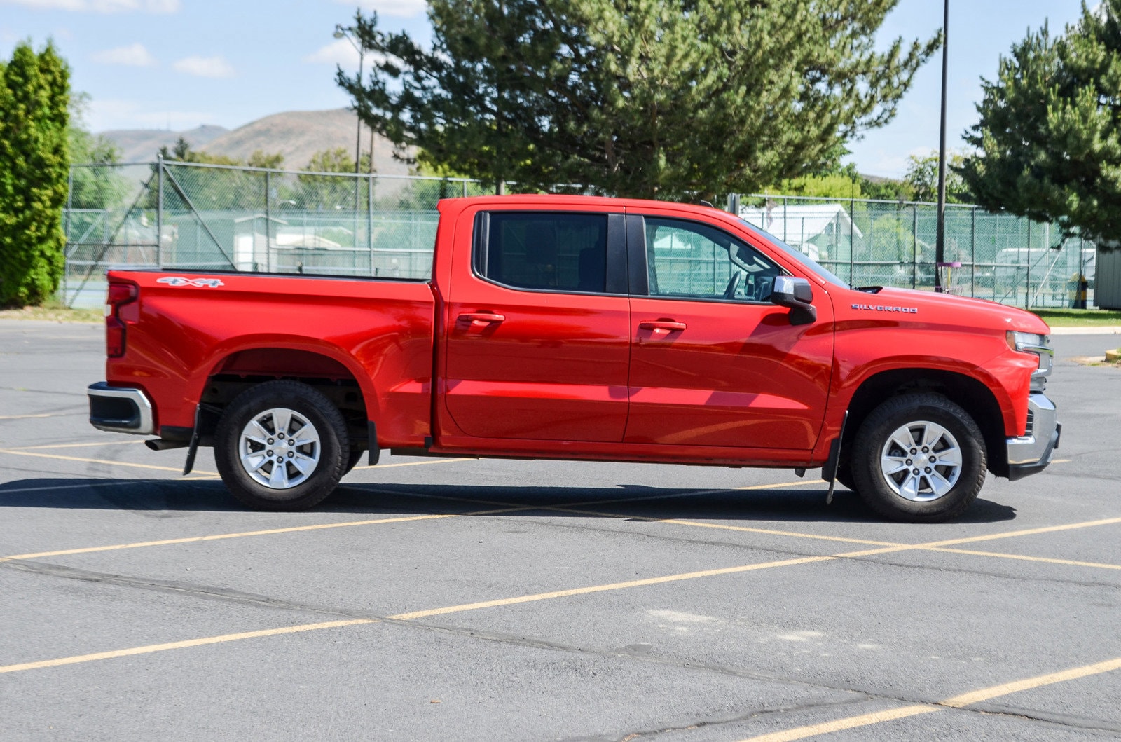 Used 2020 Chevrolet Silverado 1500 LT with VIN 1GCUYDED2LZ126468 for sale in Baker, OR