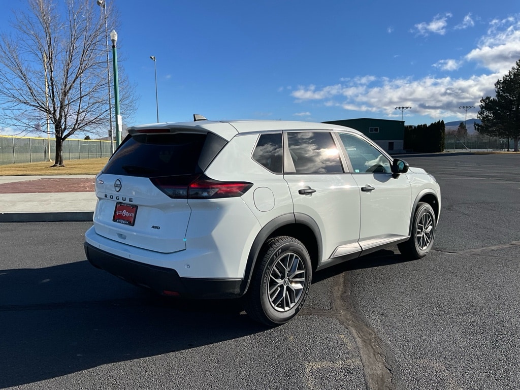 Used 2024 Nissan Rogue S SUV