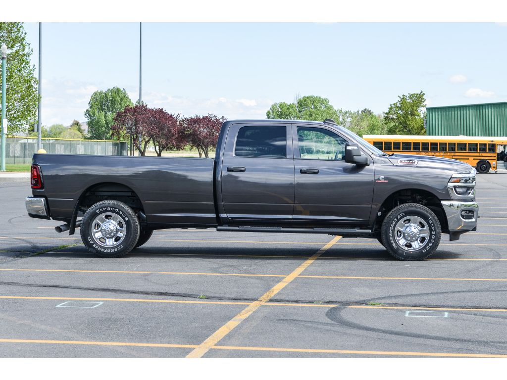 2025 Ram 3500 Tradesman photo 2