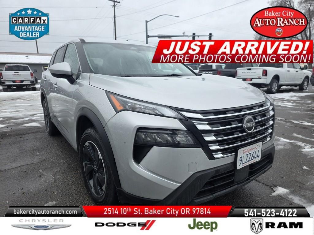 2024 Nissan Rogue SV's photo