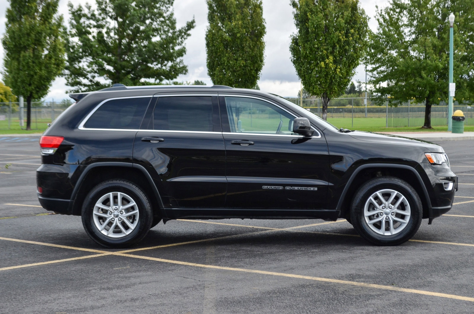 Used 2018 Jeep Grand Cherokee Laredo E with VIN 1C4RJFAG7JC135186 for sale in Baker, OR