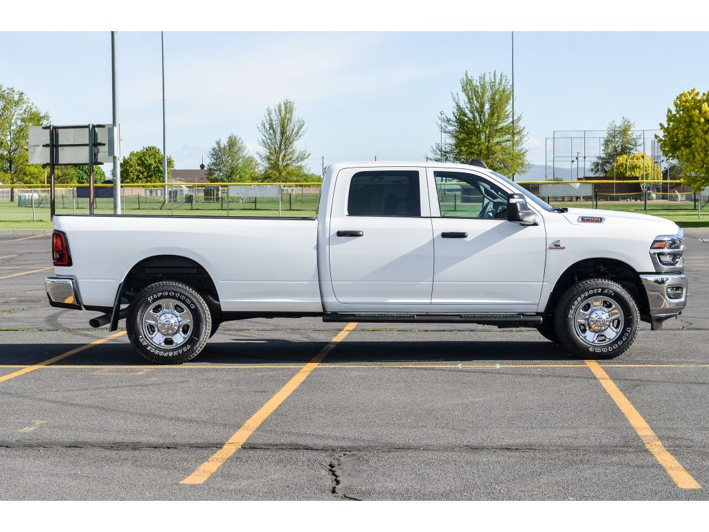 2025 Ram 3500 Tradesman photo 2
