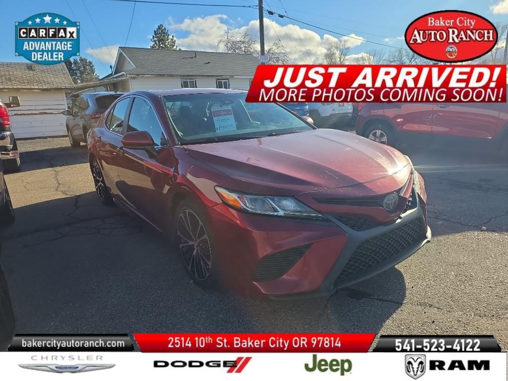 Used 2018 Toyota Camry SE Sedan