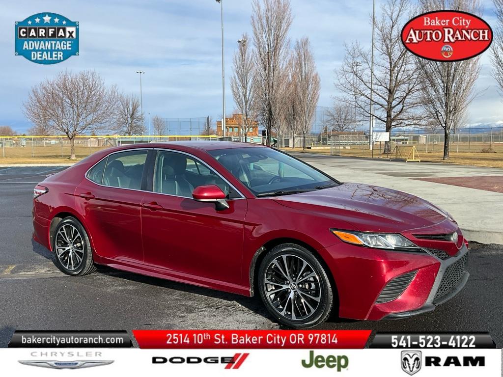 2018 Toyota Camry SE's photo