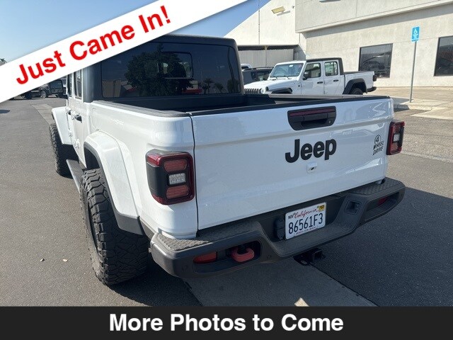 2021 Jeep Gladiator Sport photo 2