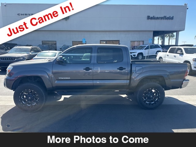 Used 2014 Toyota Tacoma PreRunner with VIN 3TMJU4GN7EM167106 for sale in Bakersfield, CA