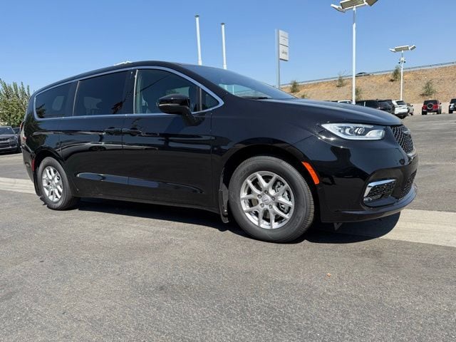2026 Chrysler Pacifica Select - Photo 8