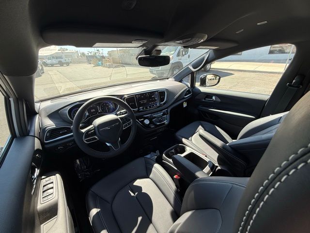2026 Chrysler Pacifica Select - Photo 16
