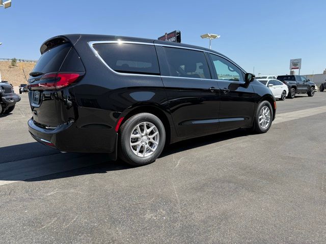 2026 Chrysler Pacifica Select - Photo 6