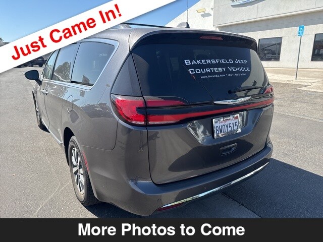 2021 Chrysler Pacifica Hybrid Limited photo 2