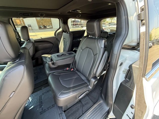 2026 Chrysler Pacifica Select - Photo 18