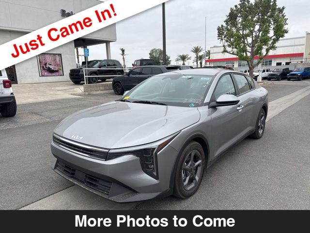 2025 Kia K4 LXS AT's photo