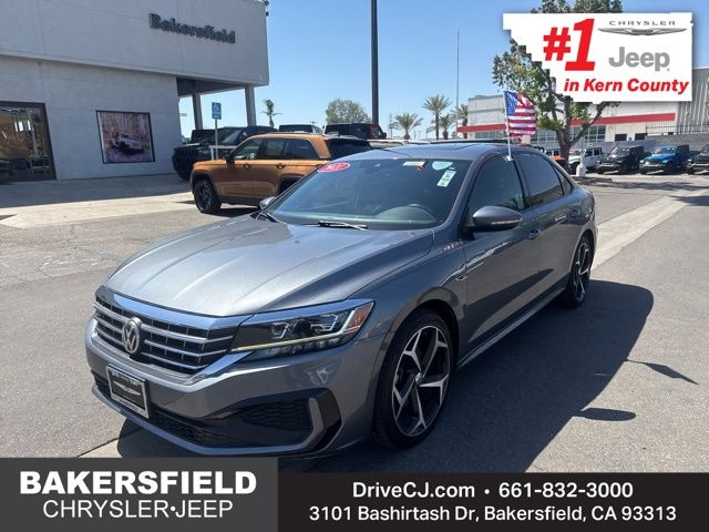 2021 Volkswagen Passat 2.0T R-Line Auto's photo