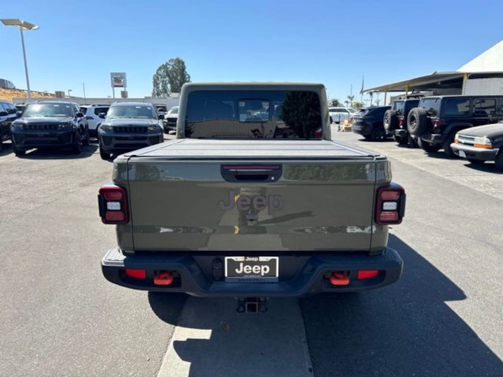 New 2026 Jeep Gladiator MOJAVE 4X4 Pickup