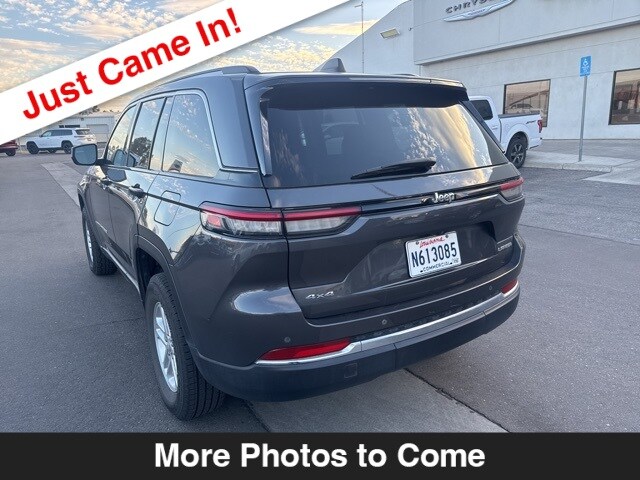 2023 Jeep Grand Cherokee Laredo photo 3