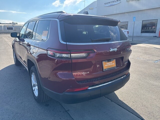 2023 Jeep Grand Cherokee Laredo photo 3