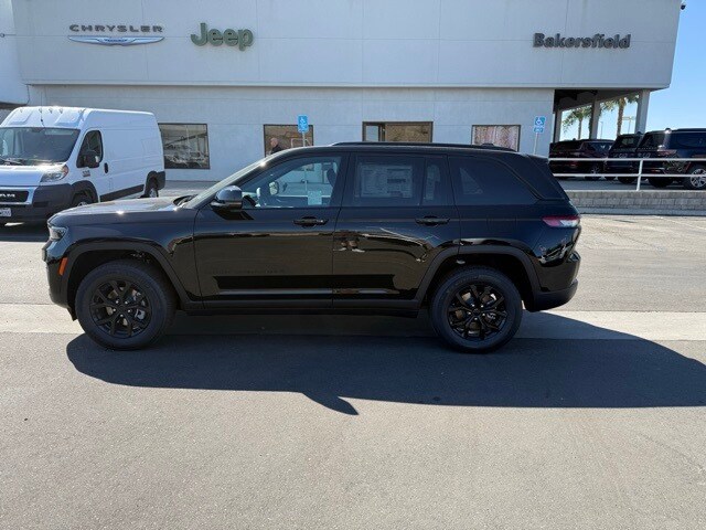 2025 Jeep Grand Cherokee Altitude photo 2