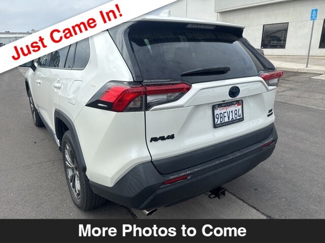 2022 Toyota RAV4 Hybrid XLE photo 3