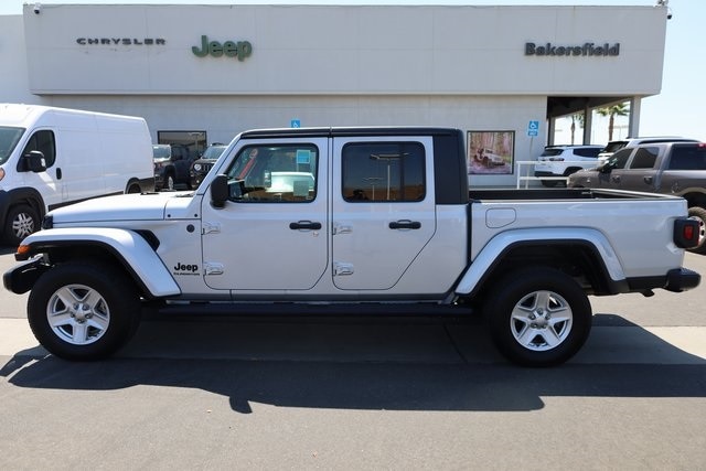 Used 2022 Jeep Gladiator Sport S with VIN 1C6HJTAG4NL123097 for sale in Bakersfield, CA