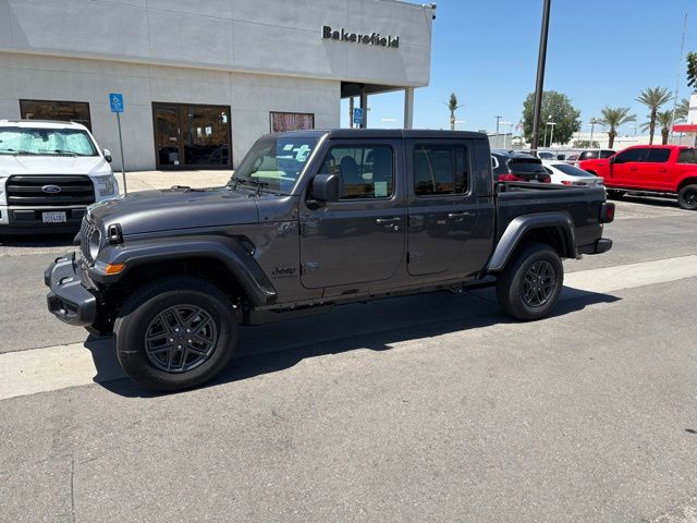 2026 Jeep Gladiator Sport S Auto's photo