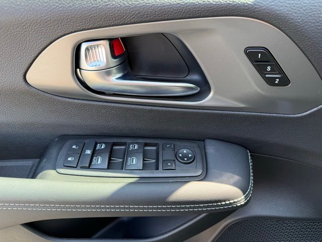 2026 Chrysler Pacifica Select - Photo 11