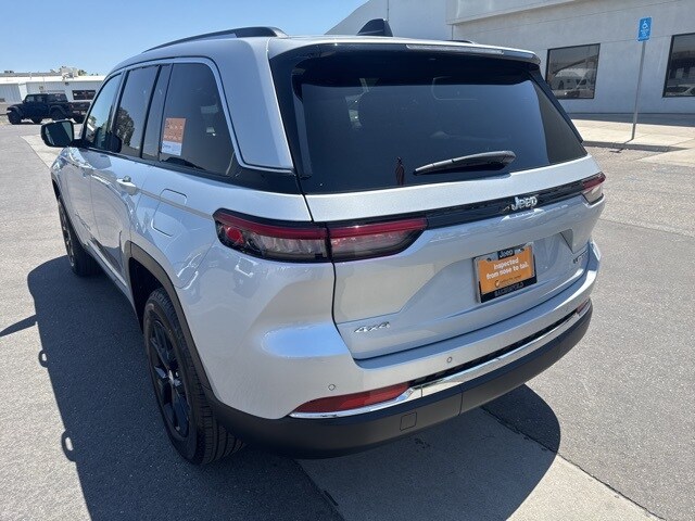 2024 Jeep Grand Cherokee Limited photo 3