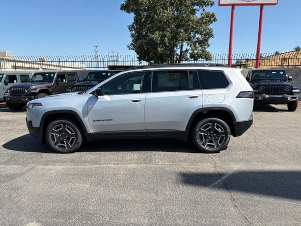 New 2026 Jeep Cherokee LAREDO 4X4 Sport Utility