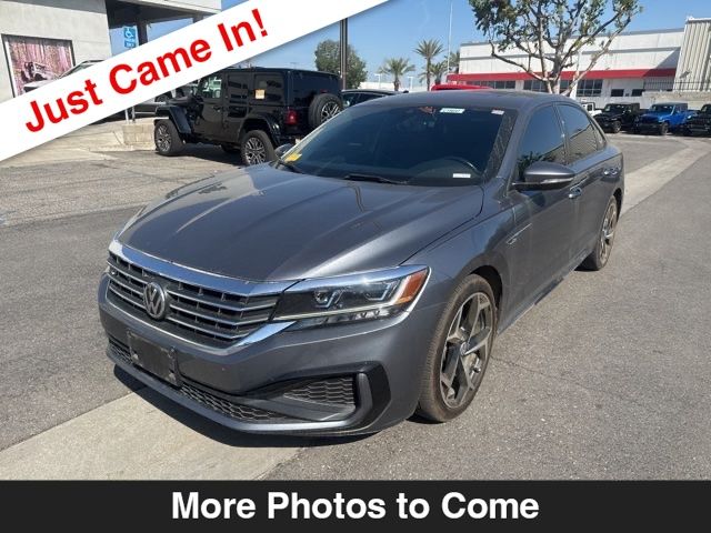 2021 Volkswagen Passat 2.0T R-Line Auto's photo
