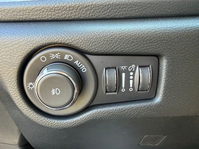2026 Chrysler Pacifica Select - Photo 9