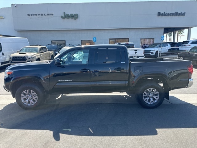 Used 2019 Toyota Tacoma SR5 with VIN 5TFAZ5CN5KX086737 for sale in Bakersfield, CA