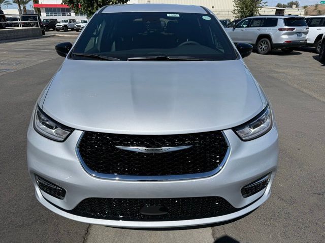 2026 Chrysler Pacifica Passenger Van 