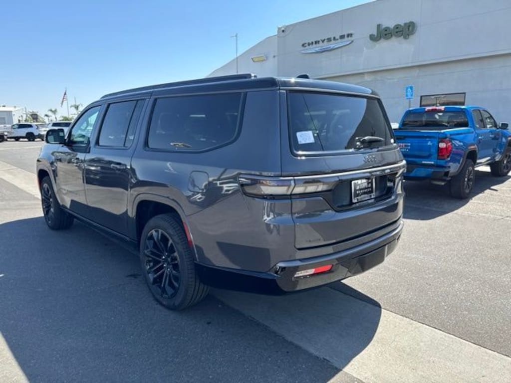 New 2026 Jeep Grand Wagoneer L SUMMIT RESERVE 4X4 Sport Utility