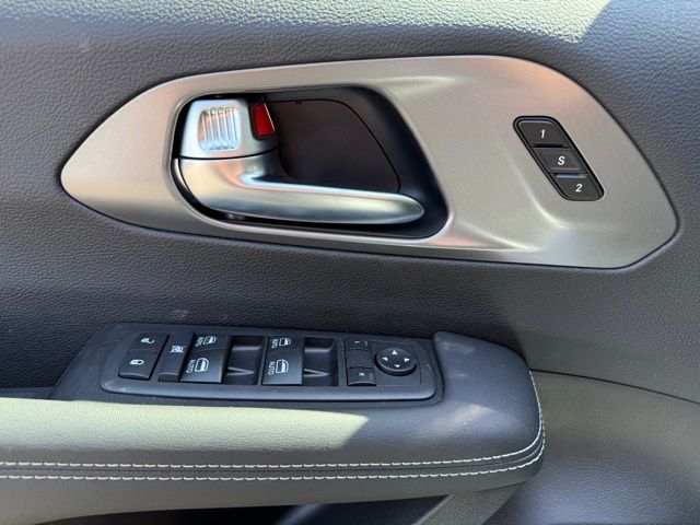 2026 Chrysler Pacifica Select - Photo 11