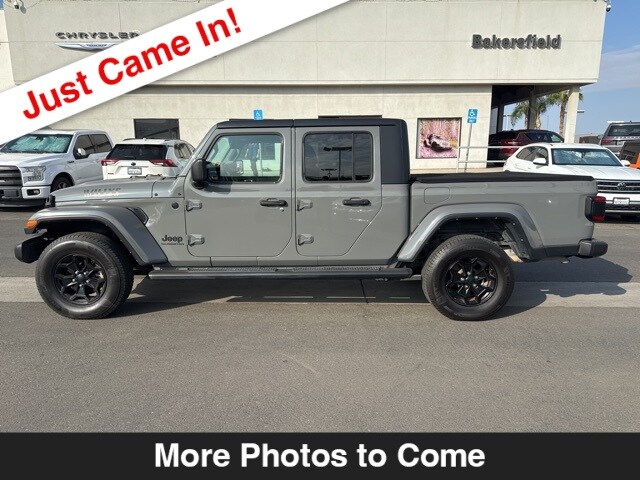 2021 Jeep Gladiator Willys photo 2