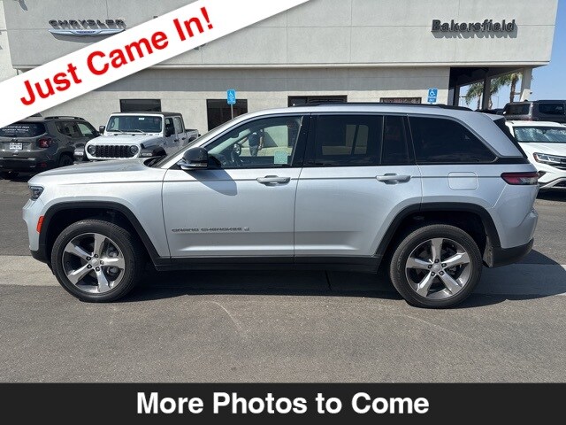 2022 Jeep Grand Cherokee Limited photo 2