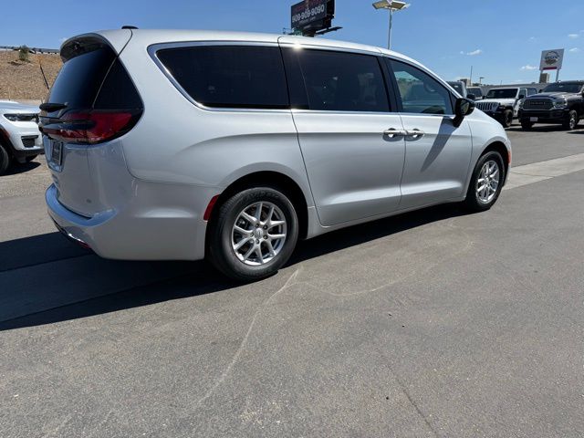 2026 Chrysler Pacifica Select - Photo 6