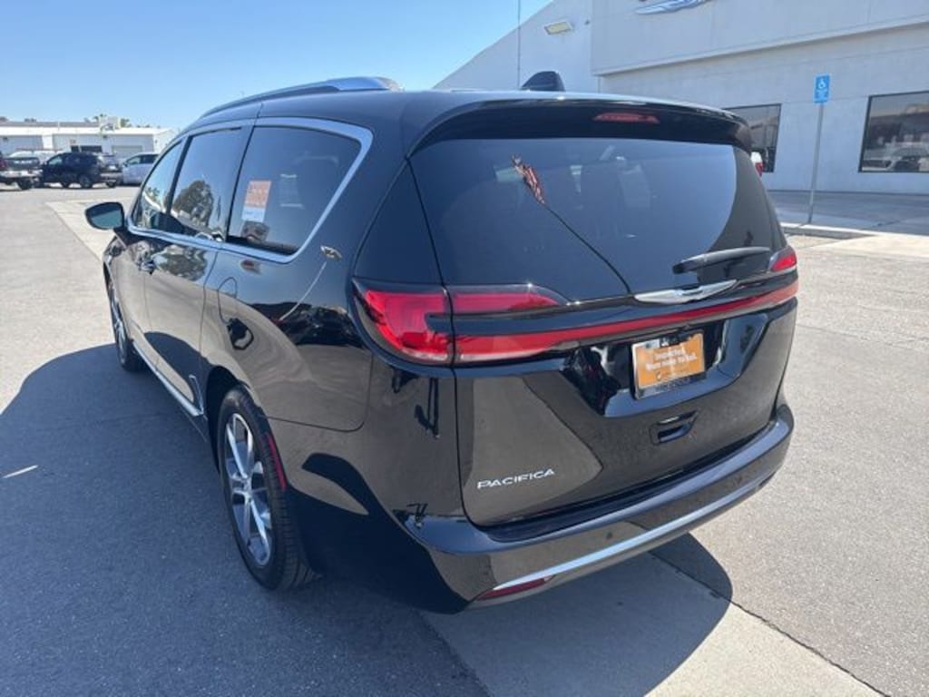 Certified 2026 Chrysler Pacifica Pinnacle Van Passenger Van