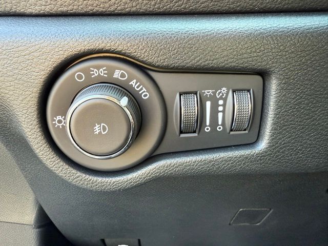 2026 Chrysler Pacifica Select - Photo 12