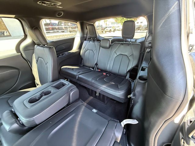 2026 Chrysler Pacifica Select - Photo 18