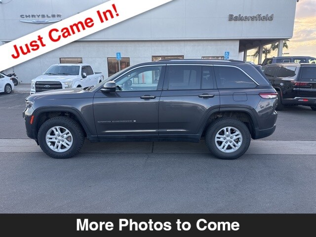 2023 Jeep Grand Cherokee Laredo photo 2