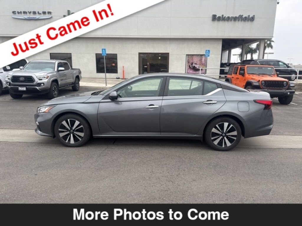 Used 2022 Nissan Altima 2.5 SV Sedan