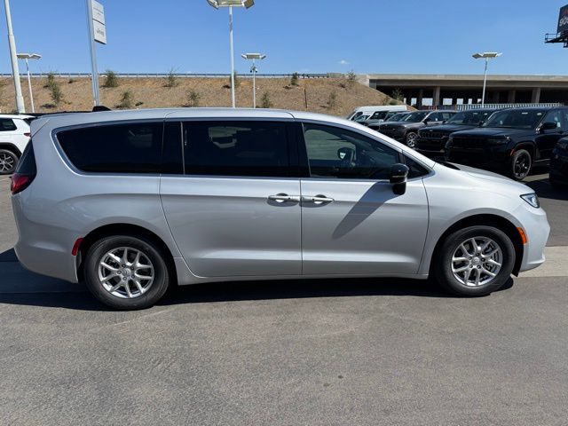 2026 Chrysler Pacifica Select - Photo 7