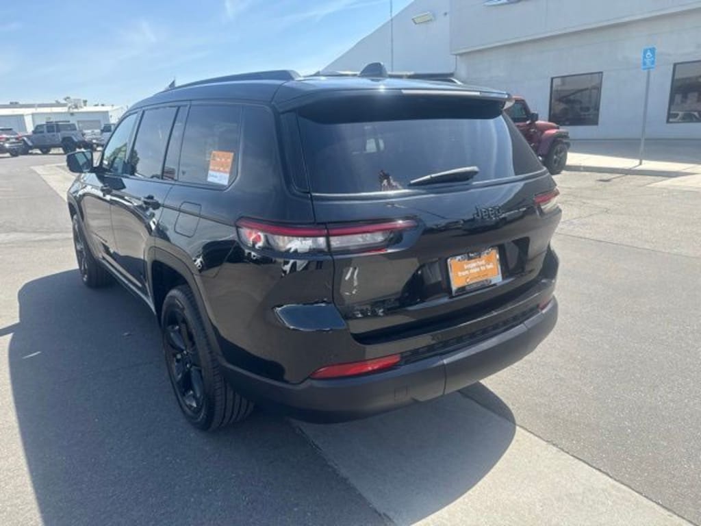 Certified 2023 Jeep