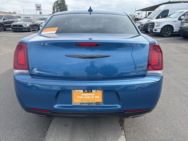 2021 Chrysler 300 Touring photo 4