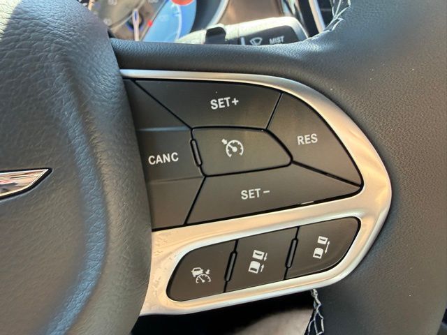 2026 Chrysler Pacifica Select - Photo 11