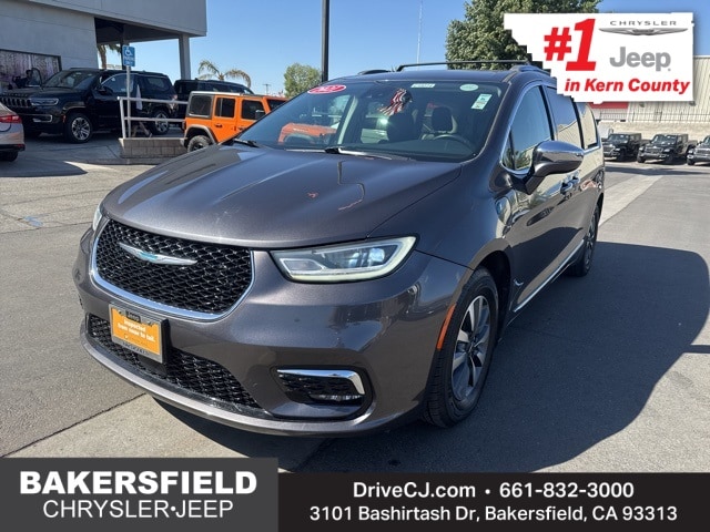 2021 Chrysler Pacifica Hybrid Limited's photo