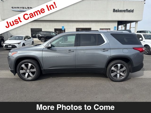 Used 2018 Chevrolet Traverse 3LT with VIN 1GNERHKW5JJ107575 for sale in Bakersfield, CA