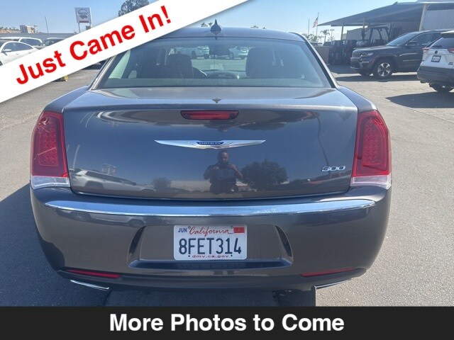 2018 Chrysler 300 Touring photo 4